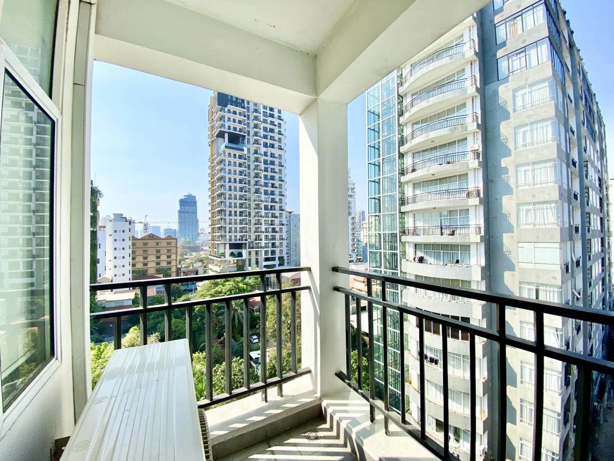 Wh Bassac Residence Phnom Penh Exterior photo
