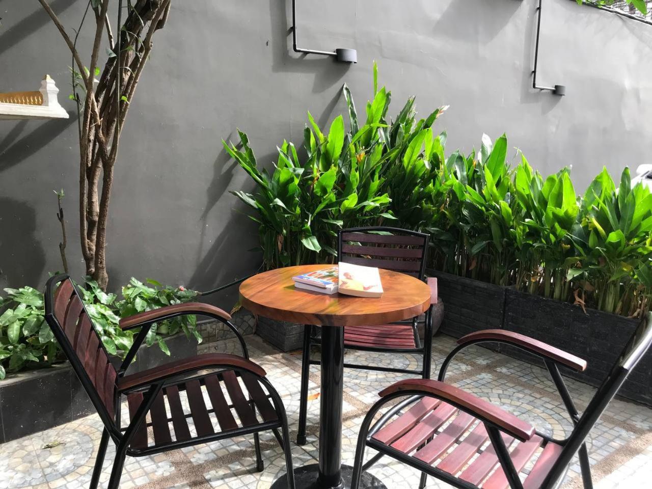 Wh Bassac Residence Phnom Penh Exterior photo